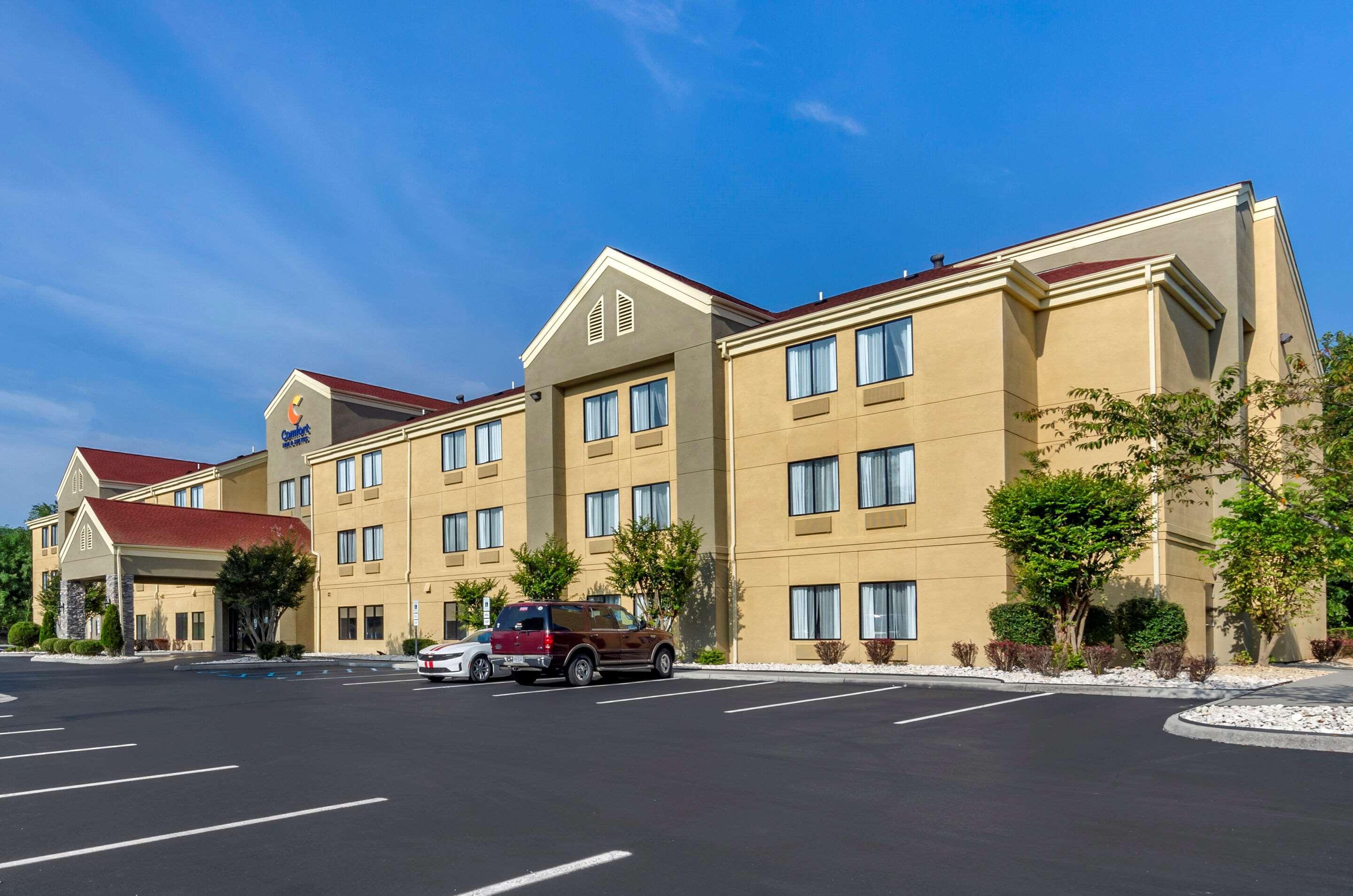 Comfort Inn & Suites Troutville - Roanoke North - Daleville Exterior photo